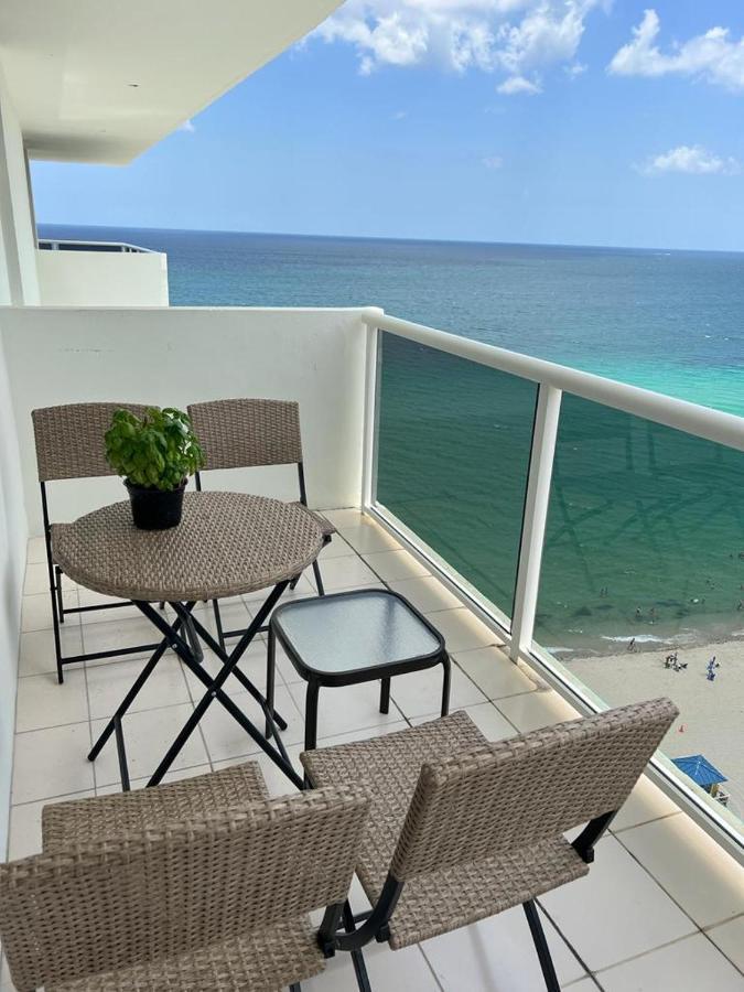 Penthouse Beach Front 1St Line, 2 Bedroom 2 Ba, New Decoration & Furnitures, Unobstructed View Of The Beautiful Atlantic, Free Parking Hollywood Bagian luar foto